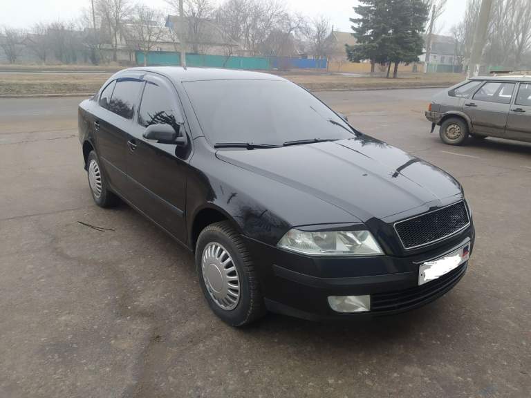 Продам шкода октавия а5, комплектация элеганс. Мотор fsi 2л. Кожаный салон, ксенон, без дтп, один хозяин. Без рыжиков, не гнилая. Все обслуживается вовремя и с нормальных запчастей. 2008г. Цена 750 000р. Торг реальному покупателю. Интересен обмен на джип (китай не предлагать) с моей доплатой. Осмотр в г. Харцызске. Тел +7 949 315 28 43 - фотография - 16