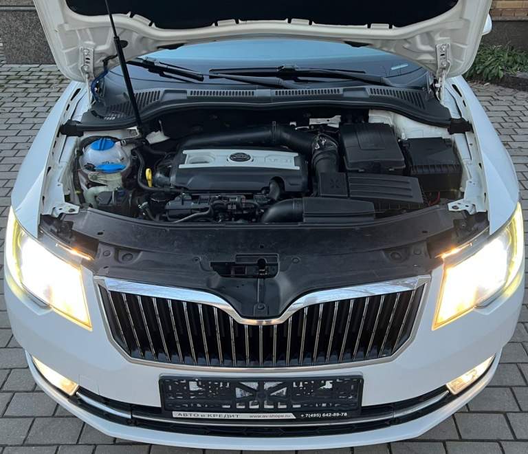 Продам skoda superb рестайлинг очень в хорошем состоянии год выпуска 2015 я владелец пробег 172 000 объем двигателя 1.8 турбо бензин коробка передач автомат очень хорошая комплектация и надёжная в автомобиле абсолютно есть всё необходимое для комфорта новая зимняя резина с дисками мотор коробка ходовая в идеальном состоянии по электрике абсолютно работает всё согласен на любые проверки на сто автомобиль находится г. Брянка лнр цена за автомобиль 1450000 руб торг возле капота остальные вопросы по телефону звоните в любое время отвечу на все ваши вопросы номер +79591155856 - фотография - 8