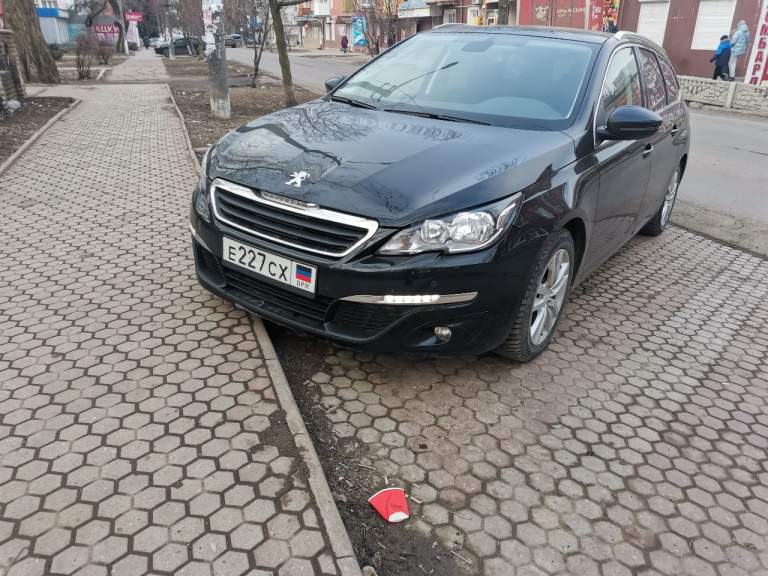 Peugeot 308 sw 2015. 1.6 турбо дизель. В хорошем состоянии. Климат контроль, панорамная крыша.8
На одометре 251000.
Цена 950000
Харцызск. +79494438198 - фотография - 5