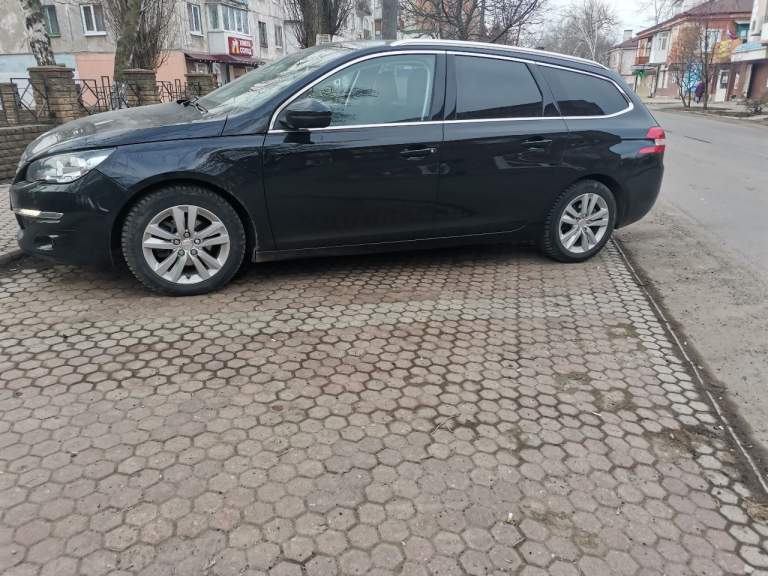 Peugeot 308 sw 2015. 1.6 турбо дизель. В хорошем состоянии. Климат контроль, панорамная крыша.8
На одометре 251000.
Цена 950000
Харцызск. +79494438198 - фотография - 6