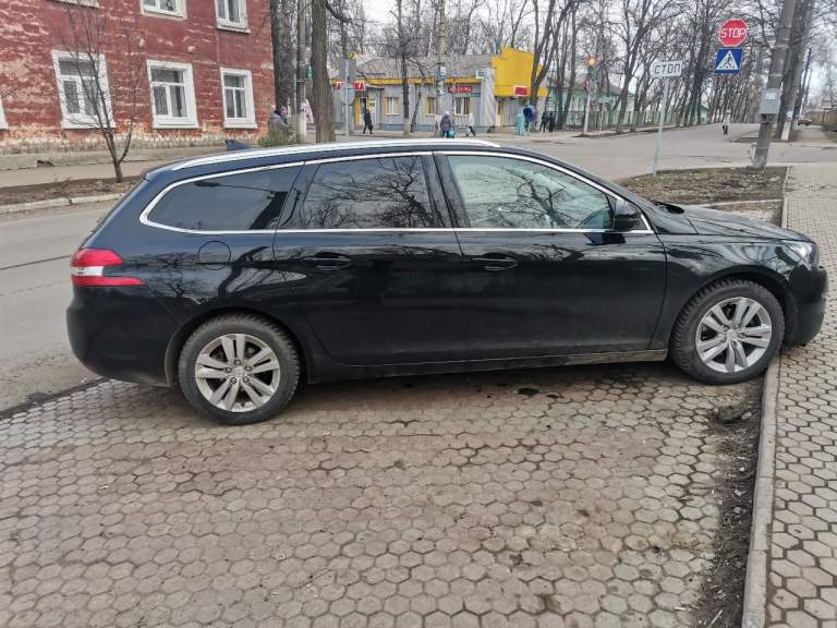 Peugeot 308 sw 2015. 1.6 турбо дизель. В хорошем состоянии. Климат контроль, панорамная крыша.8
На одометре 251000.
Цена 950000
Харцызск. +79494438198 - фотография - 4