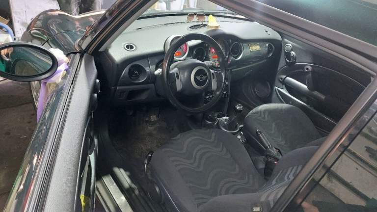 Продам mini one в хорошем состоянии 2004год двигатель 1.6 мех. Цена 10000 торг. +79493265180. Осмотр донецк. - фотография - 4