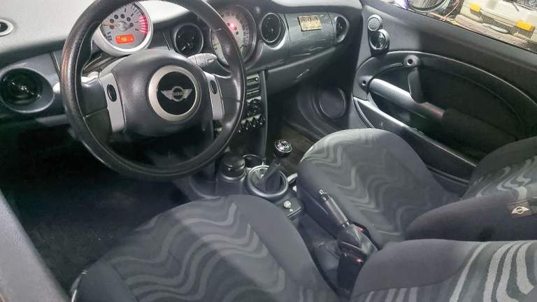 Продам mini one в хорошем состоянии 2004год двигатель 1.6 мех. Цена 10000 торг. +79493265180. Осмотр донецк. - фотография - 5