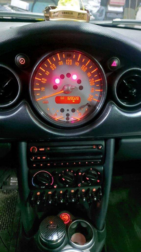 Продам mini one в хорошем состоянии 2004год двигатель 1.6 мех. Цена 10000 торг. +79493265180. Осмотр донецк. - фотография - 3