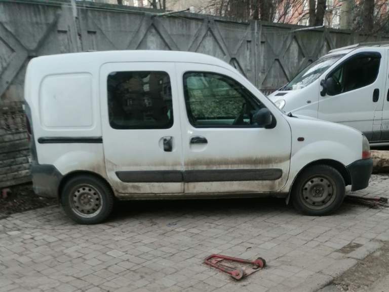 Renault kangoo 1, 2001 год. Объем двигателя - 1,9; дизель. Все поменяно, отремонтировано, нет ржавчины. Машина делалась для себя пробег 230 тысяч. Нужна машина поменьше. Прожада/обмен.
350.000 Тыс. Рублей
+79494150854 - фотография - 2