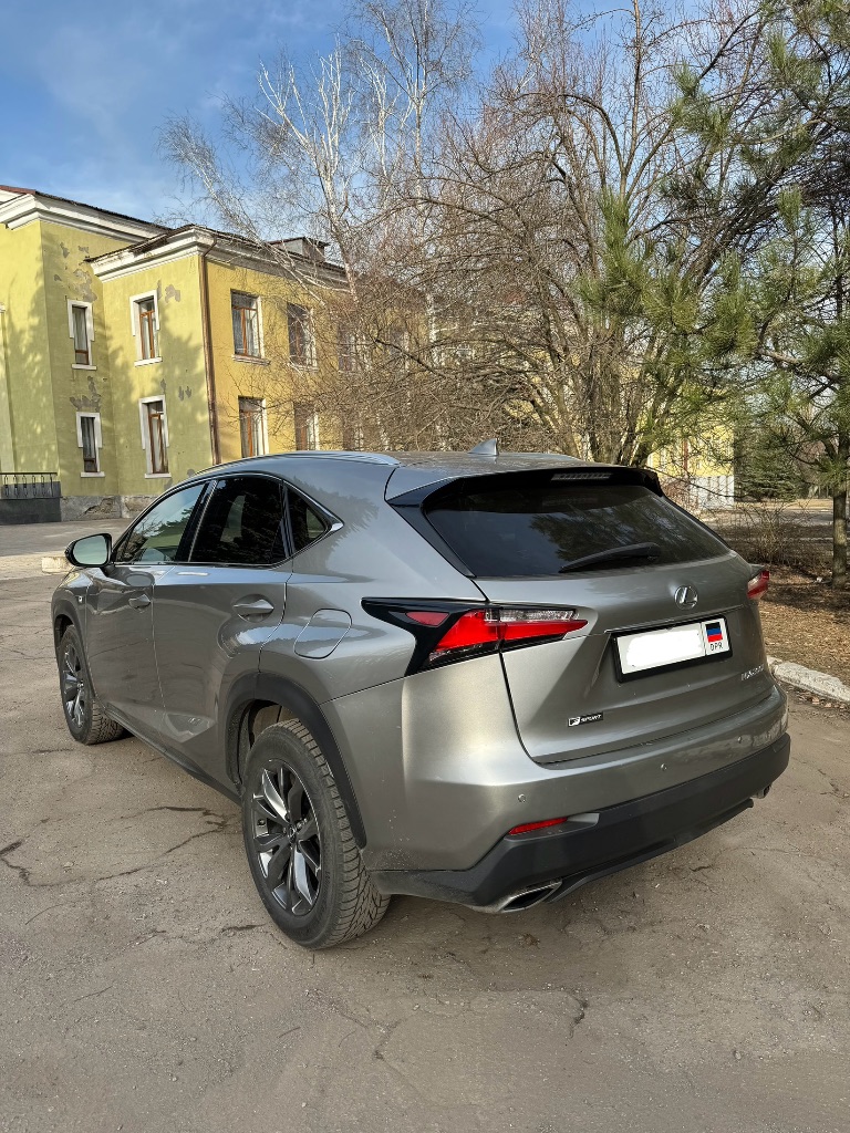 Продаю свой автомобиль lexus nx 200t (лексус нх 200t) в отличном состоянии, полностью обслуженный.
Машина из америки, комплектация f-sport, 2017 года.
Пробег 110 тыс.
Салон: черно-бордовая кожа, черный потолок.
Передний привод.
Электрические доводчики стекол, подогрев руля.
Установлена углепластиковая защита двигателя.
2 Ключа
2 Комплекта шин: лето, зима
Передний и задний парктроники
Заменены штатные камеры обзора на более качественные
Установлена медиасистема teyes 10", вместо штатной.
Передние боковые стекла тонированы атермальной пленкой
Установлены дополнительные линзы фар
Установлена сигнализация pandora с gps модулем,
Приложение по дистанционному запуску авто на 2 мобильных устройствах
(Включаете двигатель, сидя дома или, например, отслеживаете, где сейчас едет авто).

На 100 тыс. Сделано большое то:
Замена всех жидкостей, свечи, ремень грм, диагностика всей ходовки.

Дополнительно: комплект всех фильтров и масло.

Цена: 3150000 р. - фотография - 3