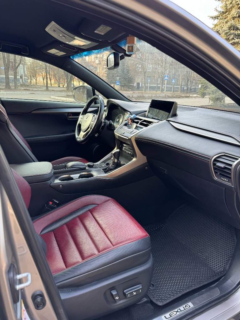 Продаю свой автомобиль lexus nx 200t (лексус нх 200t) в отличном состоянии, полностью обслуженный.
Машина из америки, комплектация f-sport, 2017 года.
Пробег 110 тыс.
Салон: черно-бордовая кожа, черный потолок.
Передний привод.
Электрические доводчики стекол, подогрев руля.
Установлена углепластиковая защита двигателя.
2 Ключа
2 Комплекта шин: лето, зима
Передний и задний парктроники
Заменены штатные камеры обзора на более качественные
Установлена медиасистема teyes 10", вместо штатной.
Передние боковые стекла тонированы атермальной пленкой
Установлены дополнительные линзы фар
Установлена сигнализация pandora с gps модулем,
Приложение по дистанционному запуску авто на 2 мобильных устройствах
(Включаете двигатель, сидя дома или, например, отслеживаете, где сейчас едет авто).

На 100 тыс. Сделано большое то:
Замена всех жидкостей, свечи, ремень грм, диагностика всей ходовки.

Дополнительно: комплект всех фильтров и масло.

Цена: 3150000 р. - фотография - 6