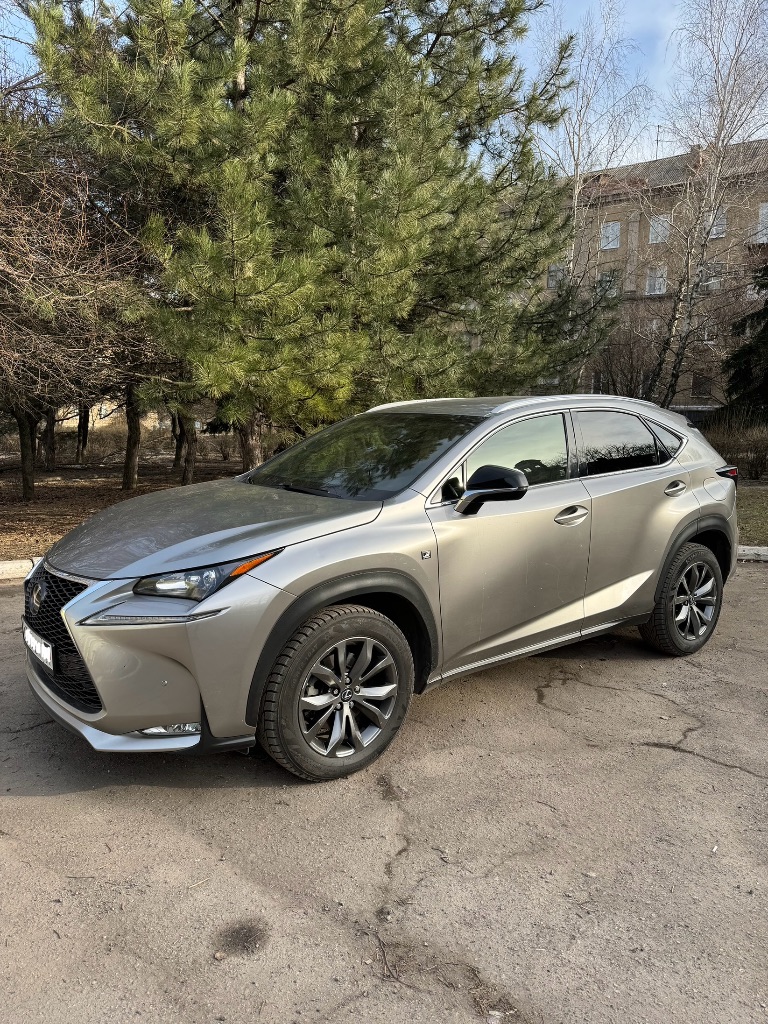 Продаю свой автомобиль lexus nx 200t (лексус нх 200t) в отличном состоянии, полностью обслуженный.
Машина из америки, комплектация f-sport, 2017 года.
Пробег 110 тыс.
Салон: черно-бордовая кожа, черный потолок.
Передний привод.
Электрические доводчики стекол, подогрев руля.
Установлена углепластиковая защита двигателя.
2 Ключа
2 Комплекта шин: лето, зима
Передний и задний парктроники
Заменены штатные камеры обзора на более качественные
Установлена медиасистема teyes 10", вместо штатной.
Передние боковые стекла тонированы атермальной пленкой
Установлены дополнительные линзы фар
Установлена сигнализация pandora с gps модулем,
Приложение по дистанционному запуску авто на 2 мобильных устройствах
(Включаете двигатель, сидя дома или, например, отслеживаете, где сейчас едет авто).

На 100 тыс. Сделано большое то:
Замена всех жидкостей, свечи, ремень грм, диагностика всей ходовки.

Дополнительно: комплект всех фильтров и масло.

Цена: 3150000 р. - фотография - 1