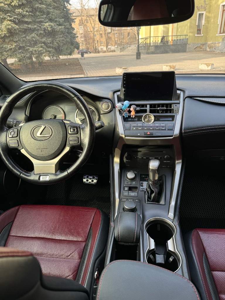 Продаю свой автомобиль lexus nx 200t (лексус нх 200t) в отличном состоянии, полностью обслуженный.
Машина из америки, комплектация f-sport, 2017 года.
Пробег 110 тыс.
Салон: черно-бордовая кожа, черный потолок.
Передний привод.
Электрические доводчики стекол, подогрев руля.
Установлена углепластиковая защита двигателя.
2 Ключа
2 Комплекта шин: лето, зима
Передний и задний парктроники
Заменены штатные камеры обзора на более качественные
Установлена медиасистема teyes 10", вместо штатной.
Передние боковые стекла тонированы атермальной пленкой
Установлены дополнительные линзы фар
Установлена сигнализация pandora с gps модулем,
Приложение по дистанционному запуску авто на 2 мобильных устройствах
(Включаете двигатель, сидя дома или, например, отслеживаете, где сейчас едет авто).

На 100 тыс. Сделано большое то:
Замена всех жидкостей, свечи, ремень грм, диагностика всей ходовки.

Дополнительно: комплект всех фильтров и масло.

Цена: 3150000 р. - фотография - 9
