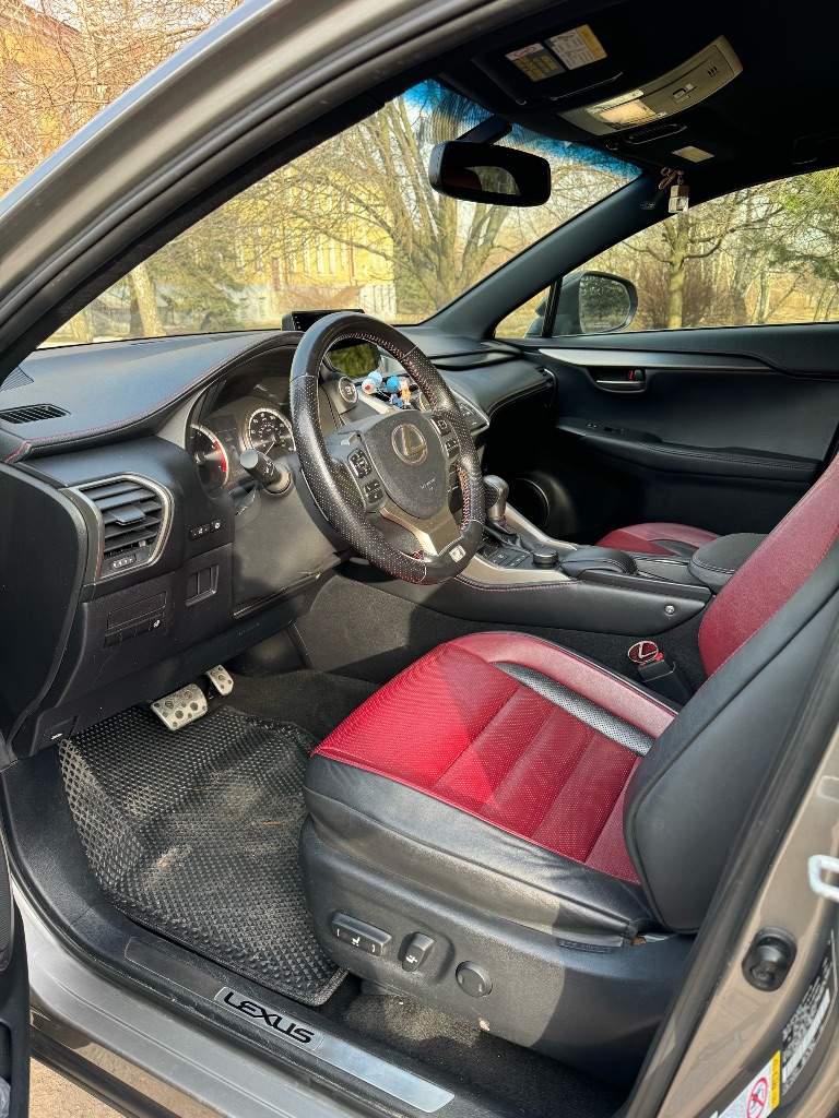 Продаю свой автомобиль lexus nx 200t (лексус нх 200t) в отличном состоянии, полностью обслуженный.
Машина из америки, комплектация f-sport, 2017 года.
Пробег 110 тыс.
Салон: черно-бордовая кожа, черный потолок.
Передний привод.
Электрические доводчики стекол, подогрев руля.
Установлена углепластиковая защита двигателя.
2 Ключа
2 Комплекта шин: лето, зима
Передний и задний парктроники
Заменены штатные камеры обзора на более качественные
Установлена медиасистема teyes 10", вместо штатной.
Передние боковые стекла тонированы атермальной пленкой
Установлены дополнительные линзы фар
Установлена сигнализация pandora с gps модулем,
Приложение по дистанционному запуску авто на 2 мобильных устройствах
(Включаете двигатель, сидя дома или, например, отслеживаете, где сейчас едет авто).

На 100 тыс. Сделано большое то:
Замена всех жидкостей, свечи, ремень грм, диагностика всей ходовки.

Дополнительно: комплект всех фильтров и масло.

Цена: 3150000 р. - фотография - 8