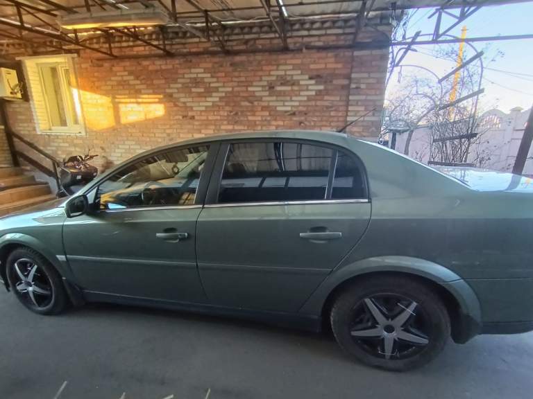Opel vectra 2004 год пробег 163 км автомобиль полностью обслужин, без подводных камней очень экономичный 300р на 180 км по городу. Лэд линзы, парктроник, андроид магнитола, климат контроль двух зонный, коробка автомат работает идеально, двигатель 2.2 бензин газ метан, 2 комплекта резины с дисками звоните в любое время +79493506251 - фотография - 3