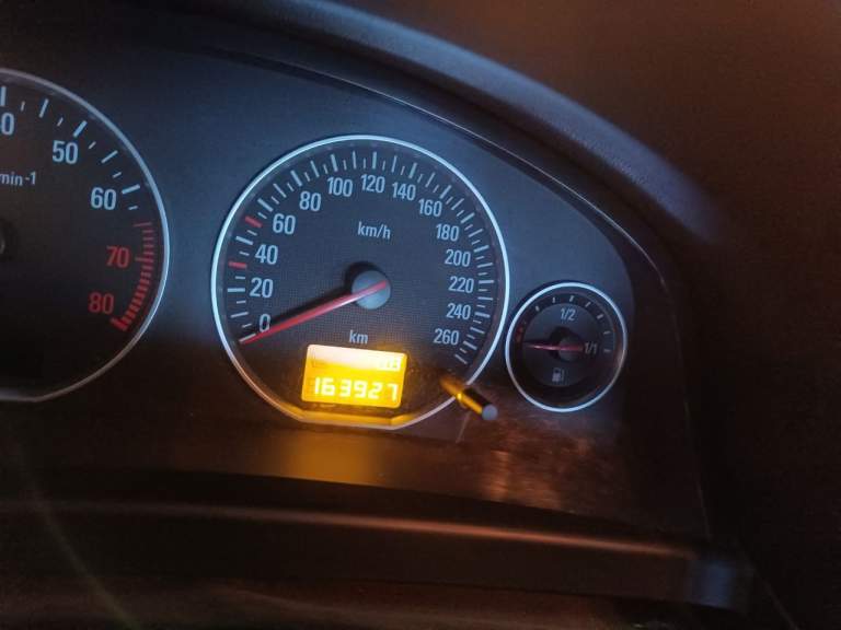 Opel vectra 2004 год пробег 163 км автомобиль полностью обслужин, без подводных камней очень экономичный 300р на 180 км по городу. Лэд линзы, парктроник, андроид магнитола, климат контроль двух зонный, коробка автомат работает идеально, двигатель 2.2 бензин газ метан, 2 комплекта резины с дисками звоните в любое время +79493506251 - фотография - 2