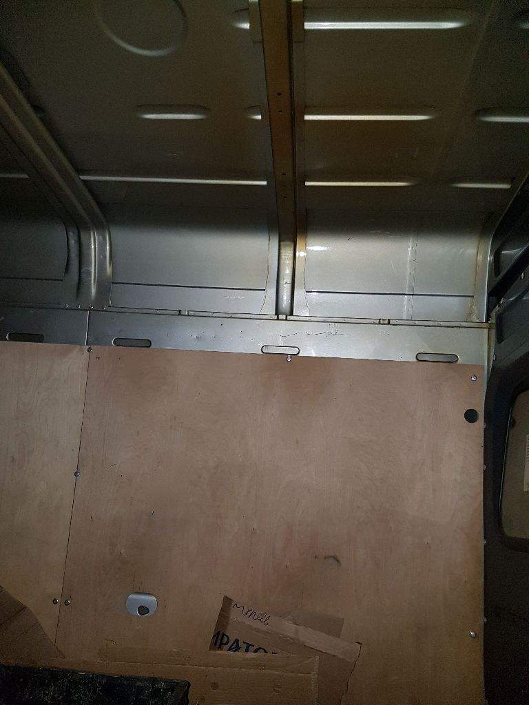 Продам мercedes-benz sprinter. Грузовик 2005г. В база высокий средний. Цвет серебристый. Двигатель 2.7 сdi электропаке, кондиционе, автономка, пртнуд. Блокировкс заднего моста, аbc, asp. Пробег 199т. Км гаоажное хранение. Состояние ( новая машина). Цена 2600000р - фотография - 10