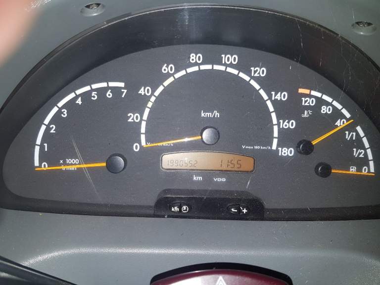 Продам мercedes-benz sprinter. Грузовик 2005г. В база высокий средний. Цвет серебристый. Двигатель 2.7 сdi электропаке, кондиционе, автономка, пртнуд. Блокировкс заднего моста, аbc, asp. Пробег 199т. Км гаоажное хранение. Состояние ( новая машина). Цена 2600000р - фотография - 3