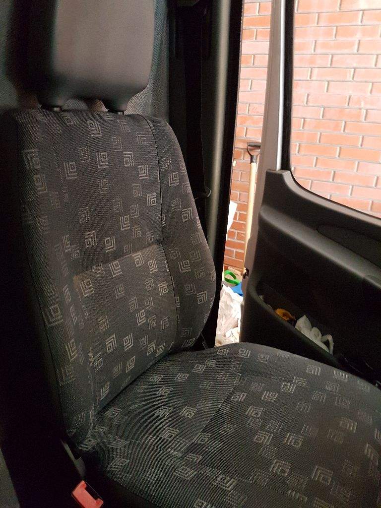 Продам мercedes-benz sprinter. Грузовик 2005г. В база высокий средний. Цвет серебристый. Двигатель 2.7 сdi электропаке, кондиционе, автономка, пртнуд. Блокировкс заднего моста, аbc, asp. Пробег 199т. Км гаоажное хранение. Состояние ( новая машина). Цена 2600000р - фотография - 9
