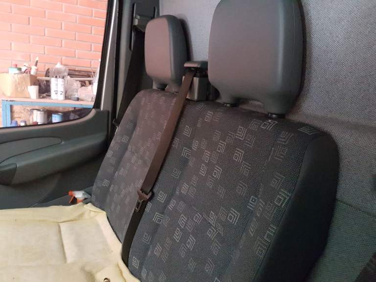 Продам мercedes-benz sprinter. Грузовик 2005г. В база высокий средний. Цвет серебристый. Двигатель 2.7 сdi электропаке, кондиционе, автономка, пртнуд. Блокировкс заднего моста, аbc, asp. Пробег 199т. Км гаоажное хранение. Состояние ( новая машина). Цена 2600000р - фотография - 7