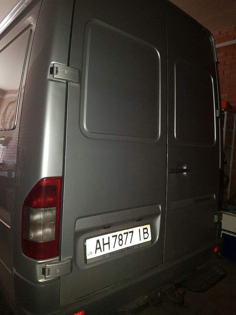 Продам мercedes-benz sprinter. Грузовик 2005г. В база высокий средний. Цвет серебристый. Двигатель 2.7 сdi электропаке, кондиционе, автономка, пртнуд. Блокировкс заднего моста, аbc, asp. Пробег 199т. Км гаоажное хранение. Состояние ( новая машина). Цена 2600000р - фотография - 2