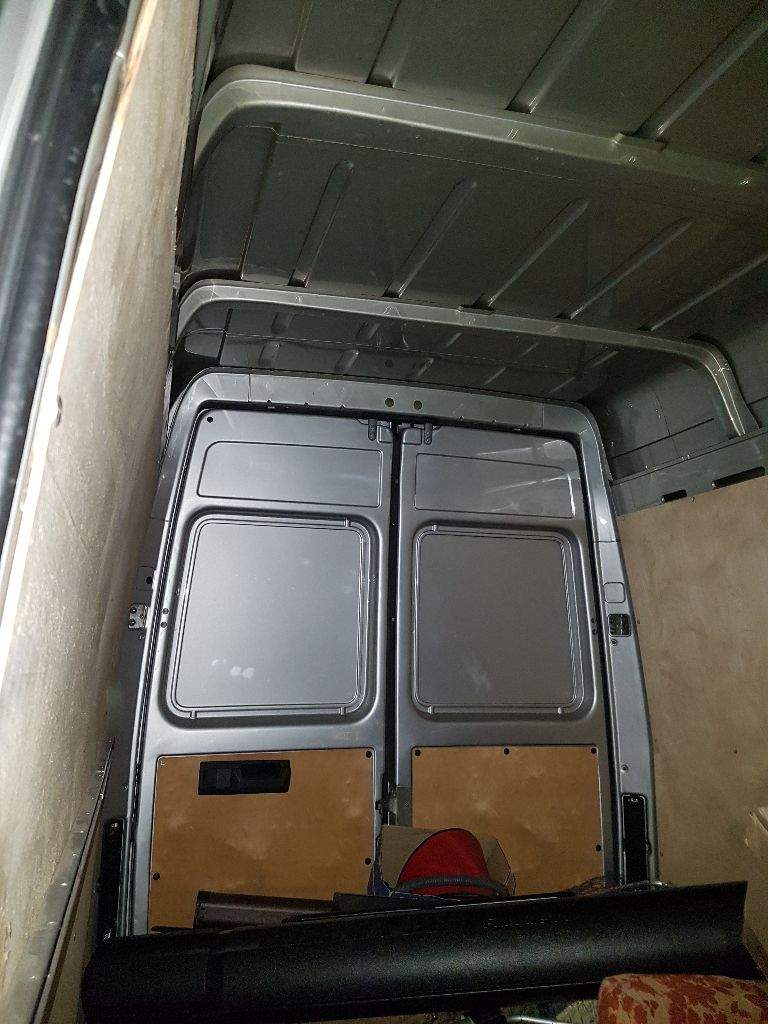 Продам мercedes-benz sprinter. Грузовик 2005г. В база высокий средний. Цвет серебристый. Двигатель 2.7 сdi электропаке, кондиционе, автономка, пртнуд. Блокировкс заднего моста, аbc, asp. Пробег 199т. Км гаоажное хранение. Состояние ( новая машина). Цена 2600000р - фотография - 6