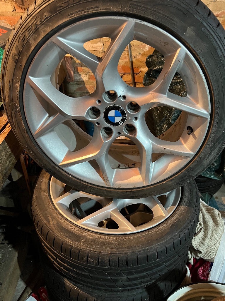 Продам bmw x1 e84 191 тыс. Км 2011г. Цена 1.700.000 руб. Крашеный только капот. Комплект новых зимних и летних шин. По комплектации 28ixdrive 8 акпп на 245л. С. Доналоговый, кресла спорт с боковой подкачкой, климат на две зоны, подогрев руля и сидений, круиз, хорошая акустика harman (звук классный), панорама. Увеличенные торомоза, если сравнивать с российскими комплектациями. +7949з4659о7 - фотография - 19