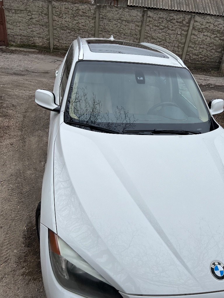 Продам bmw x1 e84 191 тыс. Км 2011г. Цена 1.700.000 руб. Крашеный только капот. Комплект новых зимних и летних шин. По комплектации 28ixdrive 8 акпп на 245л. С. Доналоговый, кресла спорт с боковой подкачкой, климат на две зоны, подогрев руля и сидений, круиз, хорошая акустика harman (звук классный), панорама. Увеличенные торомоза, если сравнивать с российскими комплектациями. +7949з4659о7 - фотография - 11