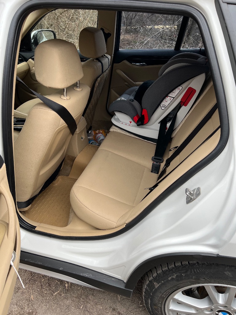 Продам bmw x1 e84 191 тыс. Км 2011г. Цена 1.700.000 руб. Крашеный только капот. Комплект новых зимних и летних шин. По комплектации 28ixdrive 8 акпп на 245л. С. Доналоговый, кресла спорт с боковой подкачкой, климат на две зоны, подогрев руля и сидений, круиз, хорошая акустика harman (звук классный), панорама. Увеличенные торомоза, если сравнивать с российскими комплектациями. +7949з4659о7 - фотография - 16