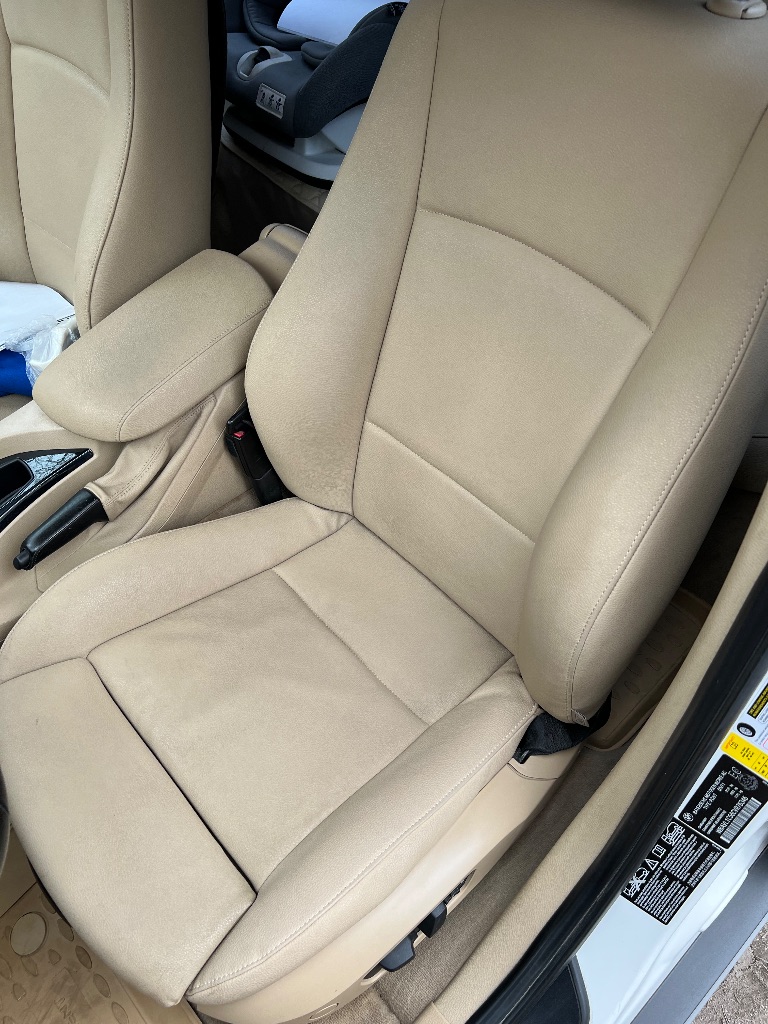 Продам bmw x1 e84 191 тыс. Км 2011г. Цена 1.700.000 руб. Крашеный только капот. Комплект новых зимних и летних шин. По комплектации 28ixdrive 8 акпп на 245л. С. Доналоговый, кресла спорт с боковой подкачкой, климат на две зоны, подогрев руля и сидений, круиз, хорошая акустика harman (звук классный), панорама. Увеличенные торомоза, если сравнивать с российскими комплектациями. +7949з4659о7 - фотография - 6