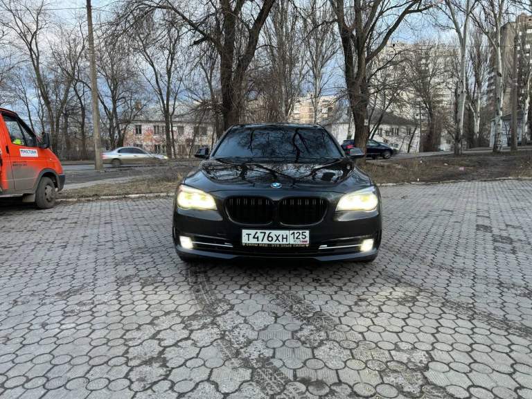 Продам bmw 740li xdrive 2014г. 3 литра, 4вд. В максимальной комплектации, с люком, доводчиками, подголовниками, мониторами итд. Чёрного цвета, новая летняя резина, новая зимняя. В очень хорошем состоянии, масло не ест вообще, задиров нет, недавно проверял эндоскопом, выглядит отлично. Машина для души. Цена 2000 000 пока срочно.
+79496490792 Телеграмм. - фотография - 6