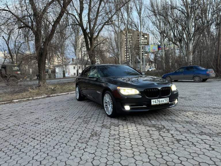 Продам bmw 740li xdrive 2014г. 3 литра, 4вд. В максимальной комплектации, с люком, доводчиками, подголовниками, мониторами итд. Чёрного цвета, новая летняя резина, новая зимняя. В очень хорошем состоянии, масло не ест вообще, задиров нет, недавно проверял эндоскопом, выглядит отлично. Машина для души. Цена 2000 000 пока срочно.
+79496490792 Телеграмм. - фотография - 3