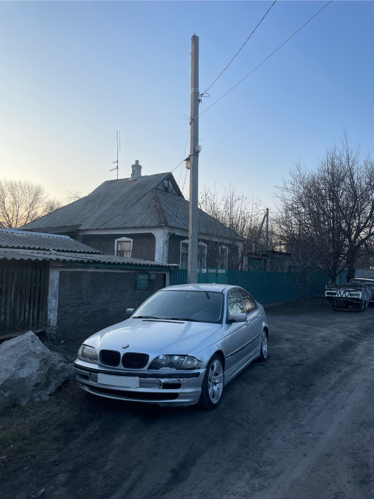 Продам bmw 3 e46 1998г. В

Двигатель m43b19, 1.9 бензин, простейший двигатель, простой в обслуживании.

Коробка механика, 5-ти ступенчатая, недавно заменил на новую! Старую отдам с машиной.

По ходовой заменил стойки с пружинами, старые тоже отдам с машиной, еще походят!

По кузову есть не критичные моменты, есть куда приложить руки.
Никакой гнили по днищу нет.

400.000₽ С хорошим торгом

Пишите/звоните, отвечу на все вопросы +79494723633 - фотография - 4