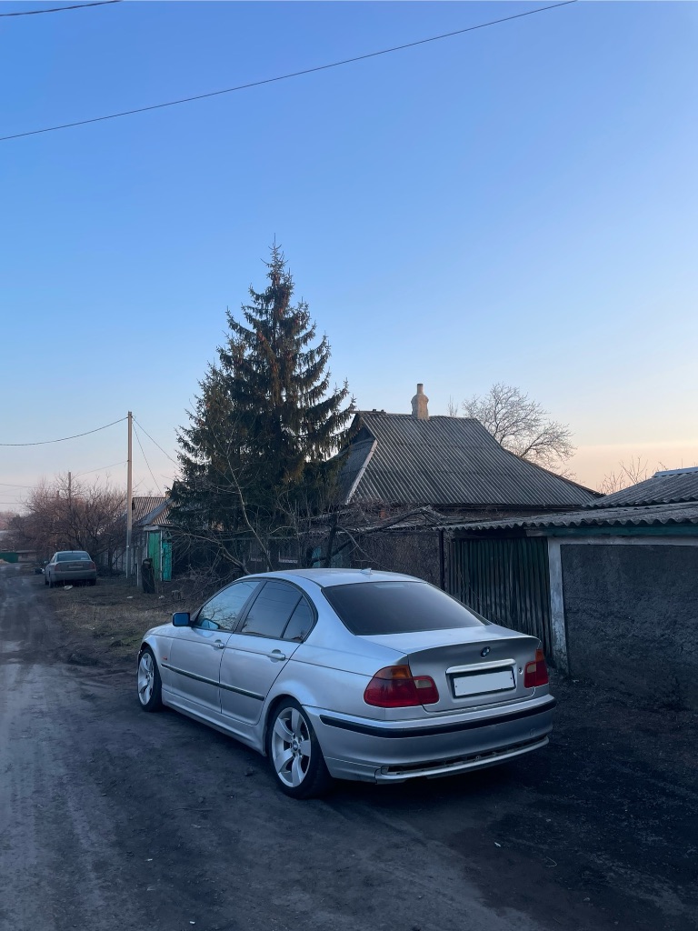 Продам bmw 3 e46 1998г. В

Двигатель m43b19, 1.9 бензин, простейший двигатель, простой в обслуживании.

Коробка механика, 5-ти ступенчатая, недавно заменил на новую! Старую отдам с машиной.

По ходовой заменил стойки с пружинами, старые тоже отдам с машиной, еще походят!

По кузову есть не критичные моменты, есть куда приложить руки.
Никакой гнили по днищу нет.

400.000₽ С хорошим торгом

Пишите/звоните, отвечу на все вопросы +79494723633 - фотография - 3