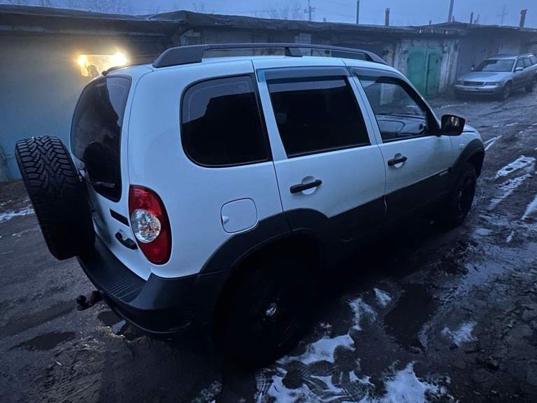 Продам chevrolet niva 2014 г. В гбо!
Пробег 91 тыс, км!
Г. Макеевка
Автомобиль в идеальном состоянии!
Установлено гбо и узаконено!
Кондиционер!
Без единого рыжика и намека!
Весь в заводском окрасе!
Масла поменяны!
Ходовая на отлично!
Мосты коробка роздатка без проблем!
Новая резина kama flame!
Музыка играет хорошо!
Цена 850 тыс! Торг с реальным покупателем! - фотография - 3