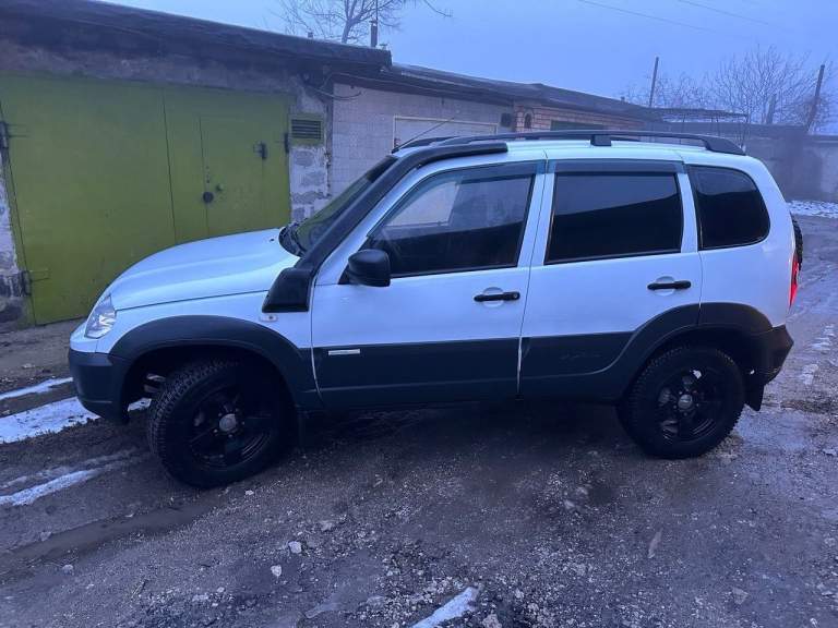 Продам chevrolet niva 2014 г. В гбо!
Пробег 91 тыс, км!
Г. Макеевка
Автомобиль в идеальном состоянии!
Установлено гбо и узаконено!
Кондиционер!
Без единого рыжика и намека!
Весь в заводском окрасе!
Масла поменяны!
Ходовая на отлично!
Мосты коробка роздатка без проблем!
Новая резина kama flame!
Музыка играет хорошо!
Цена 850 тыс! Торг с реальным покупателем! - фотография - 9