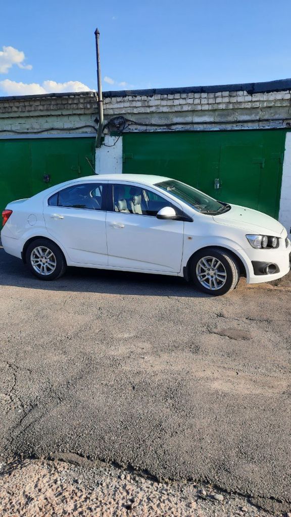 Продам шевроле авео t300. 1.6л,115л. С. ,бензин, акпп. Год 2014.цвет белый. Пробег116тыс. Км. Предмаксимальная комплектация, собственник, только полное переоформление, машина на учёте днр. Машина в хорошем состоянии, вложений по обслуживанию не требует, гаражное хранение.2ключа, сервисная книжка. Цена 1000000мл. Рублей. Все вопросы по тел. +79493536396александр - фотография - 2