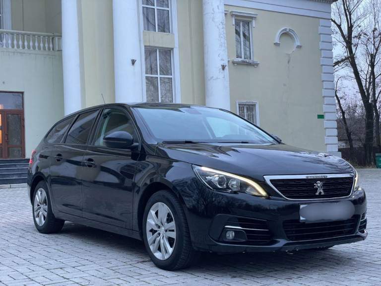 Родам peugeot 308 ll поколения рестайл 2018г. В. Французской сборки с пробегом 130т. Км, машина в идеальном состоянии, очень популярный в европе универсал с надёжным дизельным мотором 1,5 hdi (130 л. С) и неубиваемой японской 8 ступенчатой акпп aisin. Кузов оцинкованный, мотор, коробка и ходовая в идеале. Отличная комплектация: климат, круиз, датчик света, дождя, сенсорная мультимедиа с поддержкой android auto и apple carplay, полный электропакет, мультируль, автоматическое складывание зеркал, электронный ручник, и многое другое. Два ключа. Машина на хорошей зимней резине. Расход в городе 5 л. В дтп не была, стекла, оптика все родное, юридически чиста и готова к переоформлению, едем сразу с вами оформляем. Звоните в любое время.
Цена 1.640 (торг будет договоримся по цене) обмен рассмотрю, днр ☎телефон для связи феникс: +79493412951 билайн: +79064282642
Так же возможна доставка 🚚 - фотография - 1