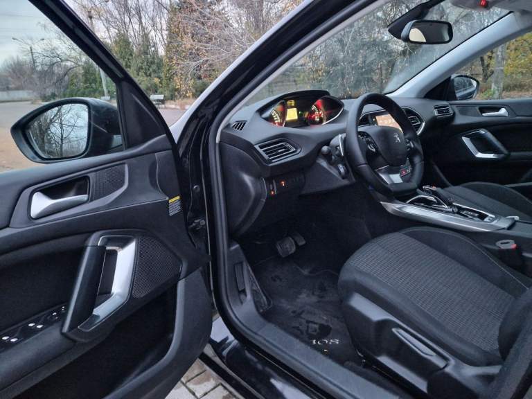 Родам peugeot 308 ll поколения рестайл 2018г. В. Французской сборки с пробегом 130т. Км, машина в идеальном состоянии, очень популярный в европе универсал с надёжным дизельным мотором 1,5 hdi (130 л. С) и неубиваемой японской 8 ступенчатой акпп aisin. Кузов оцинкованный, мотор, коробка и ходовая в идеале. Отличная комплектация: климат, круиз, датчик света, дождя, сенсорная мультимедиа с поддержкой android auto и apple carplay, полный электропакет, мультируль, автоматическое складывание зеркал, электронный ручник, и многое другое. Два ключа. Машина на хорошей зимней резине. Расход в городе 5 л. В дтп не была, стекла, оптика все родное, юридически чиста и готова к переоформлению, едем сразу с вами оформляем. Звоните в любое время.
Цена 1.640 (торг будет договоримся по цене) обмен рассмотрю, днр ☎телефон для связи феникс: +79493412951 билайн: +79064282642
Так же возможна доставка 🚚 - фотография - 4