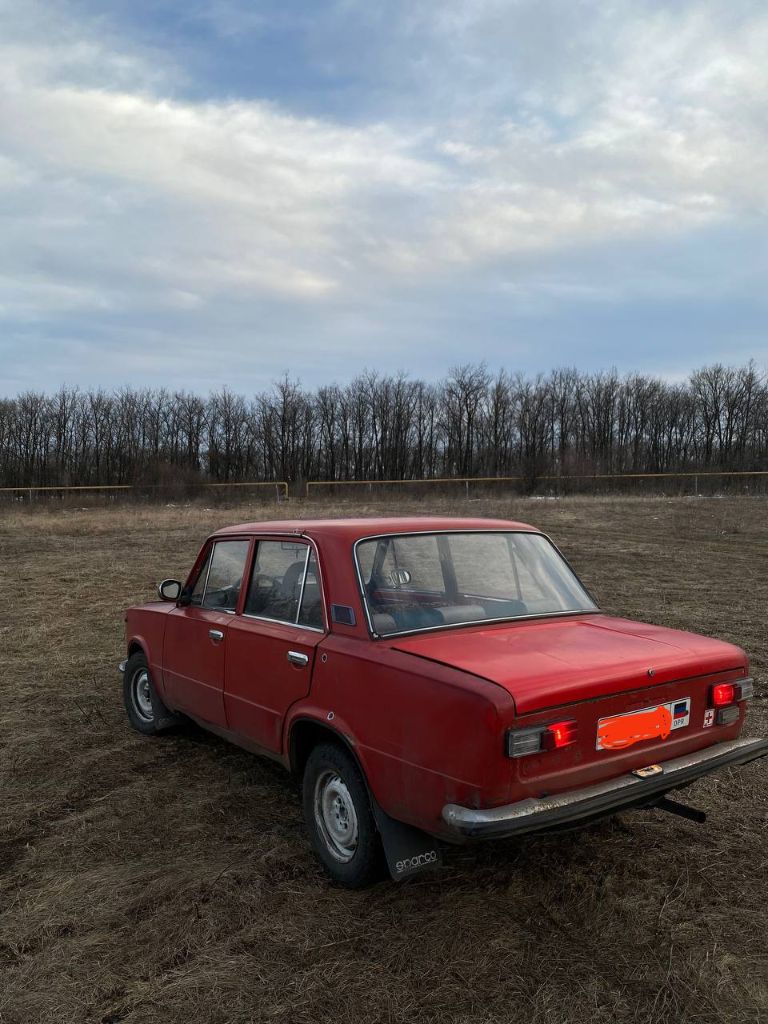 Ваз 2101 1981г.
Кпп 4ст.
Двигатель после капитального ремонта. Коробка в хорошем состоянии.
По кузову есть небольшие моменты.
+Зимняя шиповка, летняя резина
65,000₽ (Торг уместен)
+79494027686 - фотография - 1