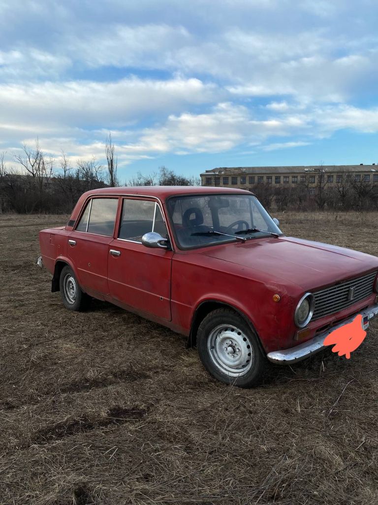 Ваз 2101 1981г.
Кпп 4ст.
Двигатель после капитального ремонта. Коробка в хорошем состоянии.
По кузову есть небольшие моменты.
+Зимняя шиповка, летняя резина
65,000₽ (Торг уместен)
+79494027686 - фотография - 4