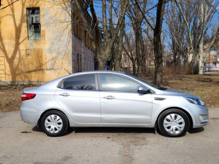 Продам kio rio iii, 2013 года выпуска, с самым надежным мотором 1.6 и автоматической коробкой передач (aisin). В машине есть все необходимое для комфорной езды, климат, мультируль, гидроусилитель, 4 электростеклоподъемника, подогрев передних сидений и тд.
Пробег 156000км. Кузов в хорошем состоянии, ходовая часть без нареканий, в авто все работает как нужно. Макеевка. Цена 1080000 руб. +79494951469 - фотография - 1