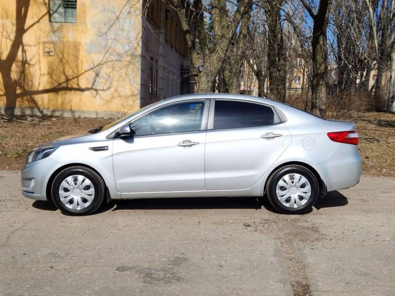 Продам kio rio iii, 2013 года выпуска, с самым надежным мотором 1.6 и автоматической коробкой передач (aisin). В машине есть все необходимое для комфорной езды, климат, мультируль, гидроусилитель, 4 электростеклоподъемника, подогрев передних сидений и тд.
Пробег 156000км. Кузов в хорошем состоянии, ходовая часть без нареканий, в авто все работает как нужно. Макеевка. Цена 1080000 руб. +79494951469 - фотография - 3