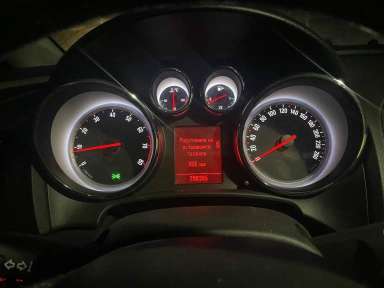 Срочно продается opel astra j 2011 года, состояние по технике отличное, по кузову есть мелкие косячки. Мотор 1,6 атмосфера, мкпп. Цвет белый. Машина в ростове будет 14.03-15.03 числа. Цена 670.000₽ быстрым торг! Полный комплект документов, два ключа. Строго с переоформлением. Продажа от собственника. +79955006612 звоните, пишите есть воцап. - фотография - 6