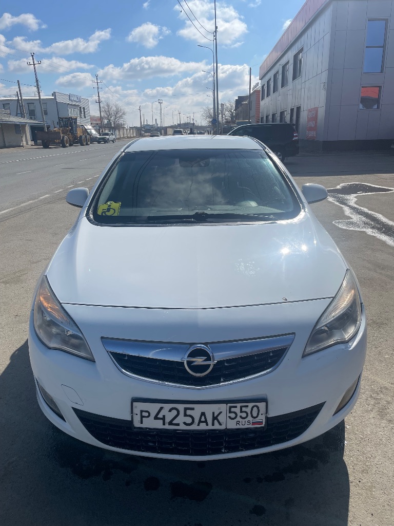 Срочно продается opel astra j 2011 года, состояние по технике отличное, по кузову есть мелкие косячки. Мотор 1,6 атмосфера, мкпп. Цвет белый. Машина в ростове будет 14.03-15.03 числа. Цена 670.000₽ быстрым торг! Полный комплект документов, два ключа. Строго с переоформлением. Продажа от собственника. +79955006612 звоните, пишите есть воцап. - фотография - 9