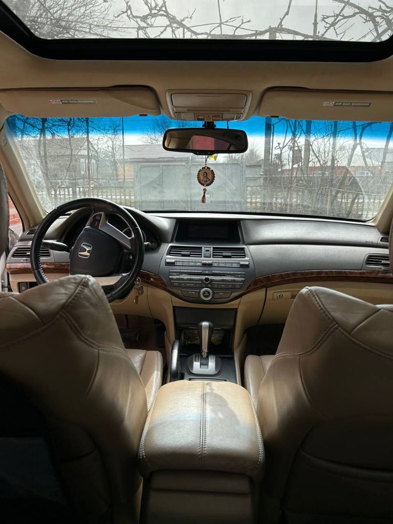 Продам honda accord viii (usa), 2008 год, 2.4 л, автомат, пробег 106 тыс. Миль
Кожаный салон, датчик света, круиз контроль, 2х зонный климат контроль, антиугонная система, электрорегулировка водительского сиденья, люк, 2 комплекта резины (r17).
Цепь заменена 500 км назад, масла/фильтра 1000 км назад.
Установлена металлическая защита двигателя.
Торг на месте реальному покупателю.
+79497068897 - фотография - 7