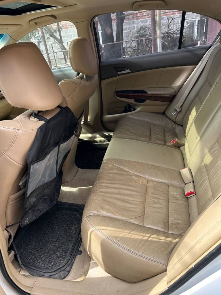 Продам honda accord viii (usa), 2008 год, 2.4 л, автомат, пробег 106 тыс. Миль
Кожаный салон, датчик света, круиз контроль, 2х зонный климат контроль, антиугонная система, электрорегулировка водительского сиденья, люк, 2 комплекта резины (r17).
Цепь заменена 500 км назад, масла/фильтра 1000 км назад.
Установлена металлическая защита двигателя.
Торг на месте реальному покупателю.
+79497068897 - фотография - 3