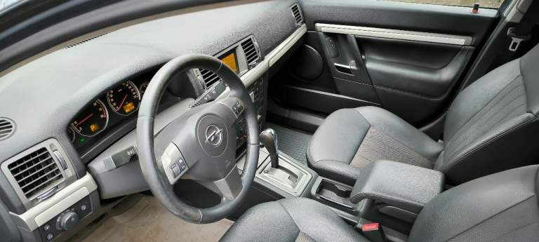 Продам opel vectra c 2.2 бензин. 2008 год выпуска. Кпп-автомат. Комплектация полная. Автомобиль на полном ходу. Двигатель и кпп без нареканий. Продажа по дкп или полное переоформление в мрэо. Торг у капота. 670тысяч рублей. Телефон+79493709484 - фотография - 5