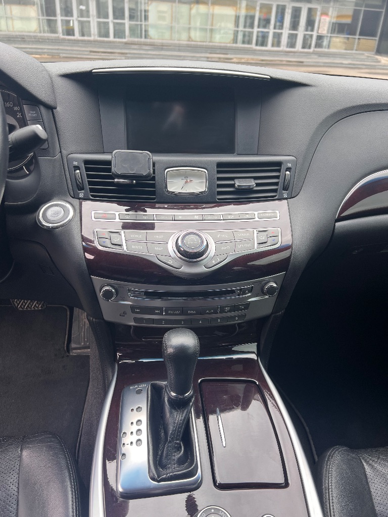 Продам infiniti m25. Европейка. Я собственник.
2012 Год. Выехала с автосалона 2013 году летом.
2,5 Объем двигателя.
62 Т родного пробега. Один хозяин.
Полностью в родной краске. Автомобиль в отличном состоянии, очень мало ездила, в салоне все идеально.
Машина абсолютно не требует никаких вложений!!!!!
Звоните пожалуйста, все расскажу и покажу ☺️
2100000 Руб
+79494204261 - фотография - 8