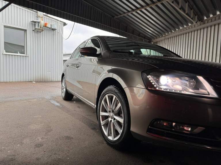 Продам volswagen passat b7 (европеец) 2011 год, коробка автомат 1.8турбо. Пробег 147000км, покупался в автосалоне, сервисная книга, комплектация highline. Автомобиль в хорошем техническом и внешнем состоянии. Салон кожа/алькантара. Климат двух зонный, подогревы сидений, led оптика. Автомобиль после то (замена масла в двигателе, новые тормозные колодки, свечи и прочие жидкости. Хранение в паркинге. Любые проверки с вашей стороны. Все вопросы по телефону. Возможен обмен на паркетник/джип. 1370000 торг
+79495058118 - фотография - 3