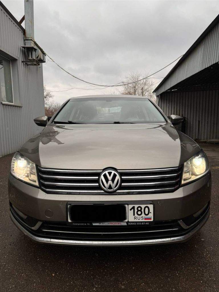 Продам volswagen passat b7 (европеец) 2011 год, коробка автомат 1.8турбо. Пробег 147000км, покупался в автосалоне, сервисная книга, комплектация highline. Автомобиль в хорошем техническом и внешнем состоянии. Салон кожа/алькантара. Климат двух зонный, подогревы сидений, led оптика. Автомобиль после то (замена масла в двигателе, новые тормозные колодки, свечи и прочие жидкости. Хранение в паркинге. Любые проверки с вашей стороны. Все вопросы по телефону. Возможен обмен на паркетник/джип. 1370000 торг
+79495058118 - фотография - 10