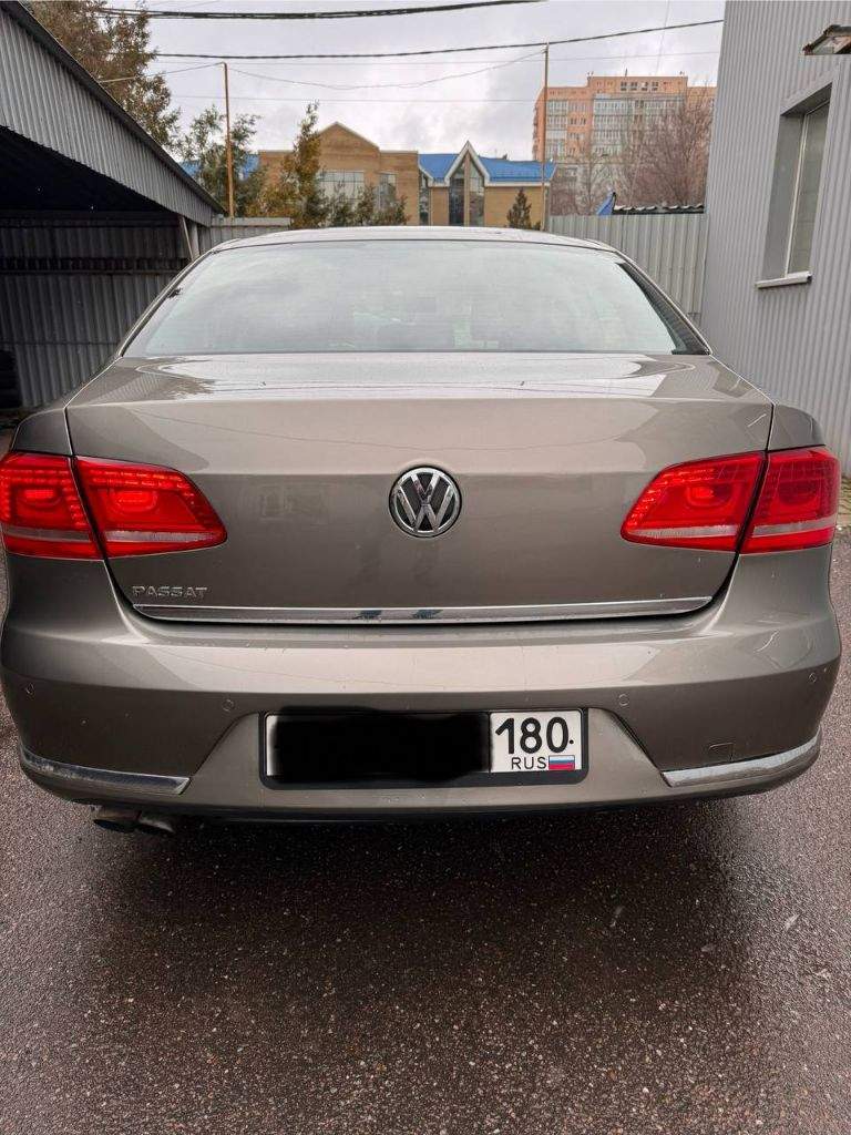 Продам volswagen passat b7 (европеец) 2011 год, коробка автомат 1.8турбо. Пробег 147000км, покупался в автосалоне, сервисная книга, комплектация highline. Автомобиль в хорошем техническом и внешнем состоянии. Салон кожа/алькантара. Климат двух зонный, подогревы сидений, led оптика. Автомобиль после то (замена масла в двигателе, новые тормозные колодки, свечи и прочие жидкости. Хранение в паркинге. Любые проверки с вашей стороны. Все вопросы по телефону. Возможен обмен на паркетник/джип. 1370000 торг
+79495058118 - фотография - 6