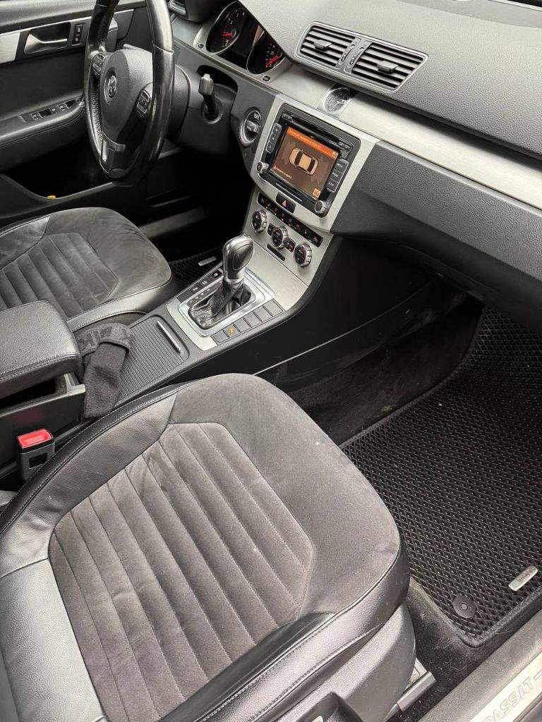 Продам volswagen passat b7 (европеец) 2011 год, коробка автомат 1.8турбо. Пробег 147000км, покупался в автосалоне, сервисная книга, комплектация highline. Автомобиль в хорошем техническом и внешнем состоянии. Салон кожа/алькантара. Климат двух зонный, подогревы сидений, led оптика. Автомобиль после то (замена масла в двигателе, новые тормозные колодки, свечи и прочие жидкости. Хранение в паркинге. Любые проверки с вашей стороны. Все вопросы по телефону. Возможен обмен на паркетник/джип. 1370000 торг
+79495058118 - фотография - 20