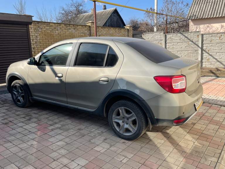 Renault(рено) logan(логан) stepway(степвей) продам 1 500 000₽, куплен в октябре 2020, в салоне в москве, ждал два месяца, пока соберут то, что заказал, самая полная комплектация: климат, круиз, элктрозеркала, электроподъемники, подогрев сидений, подогрев лобового стекла и зеркал, подогрев заднего стекла, подушки безопасности передние и боковые, анти букс, антизанос, часть капота и фары под бронепленкой, регулировка зеркал джойстиком, блокировка задних электроподьемников, шумо и теплоизоляция, 113 лс, расход 8 л по городу. Состояние- садись и едь. На 70 т регулировал клапана. Машина в идеале, лкп завод, два комплекта резины. Аудиосистема с карплей и эплпей, на магнитоле можно выставить время прогрева авто. Можно с ключа запустить прогрев удалённо в прямой видимости.
+79491930012 - фотография - 2